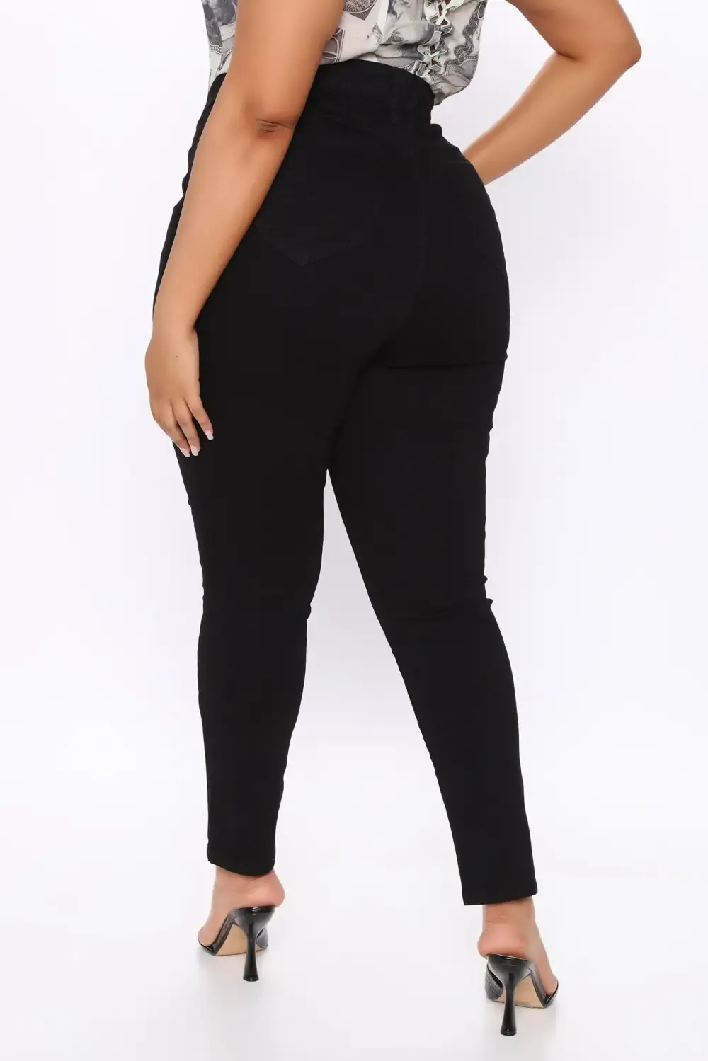 Statuesque Booty Lifting Jeans - Black