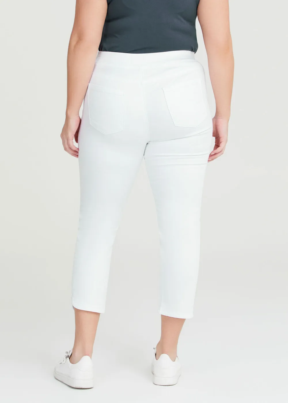 Curved Hem Denim Capri Pant