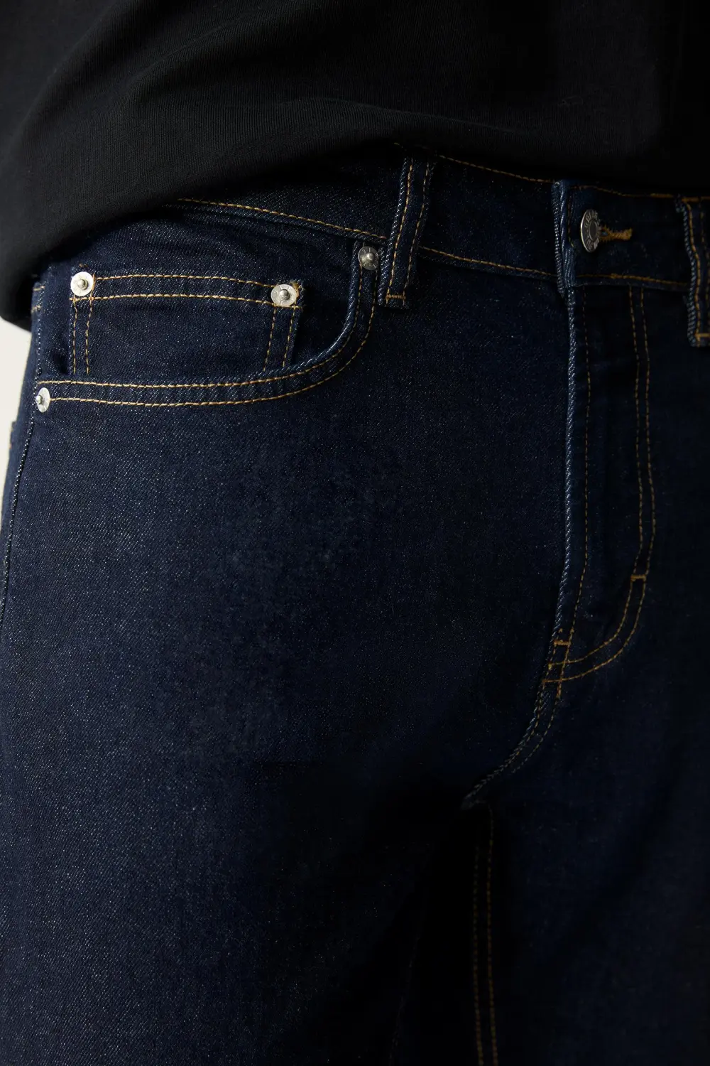 Slim fit jeans with seam details