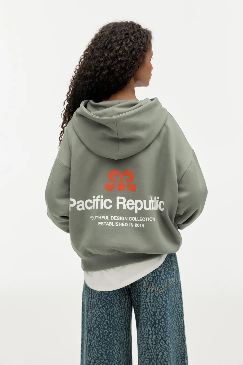 Sudadera capucha logo bordado