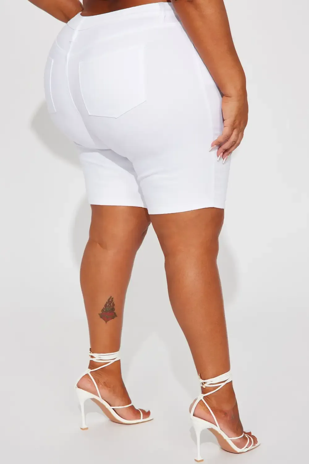 On The Guest List Deluxe Stretch Bermuda Shorts - White