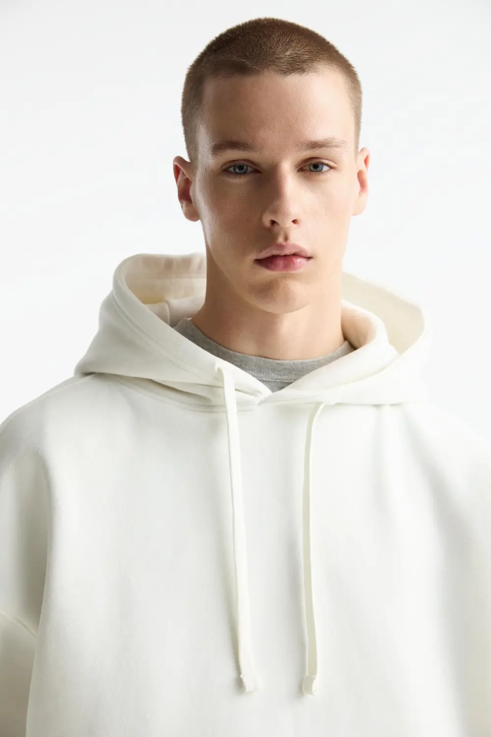 Sudadera básica capucha