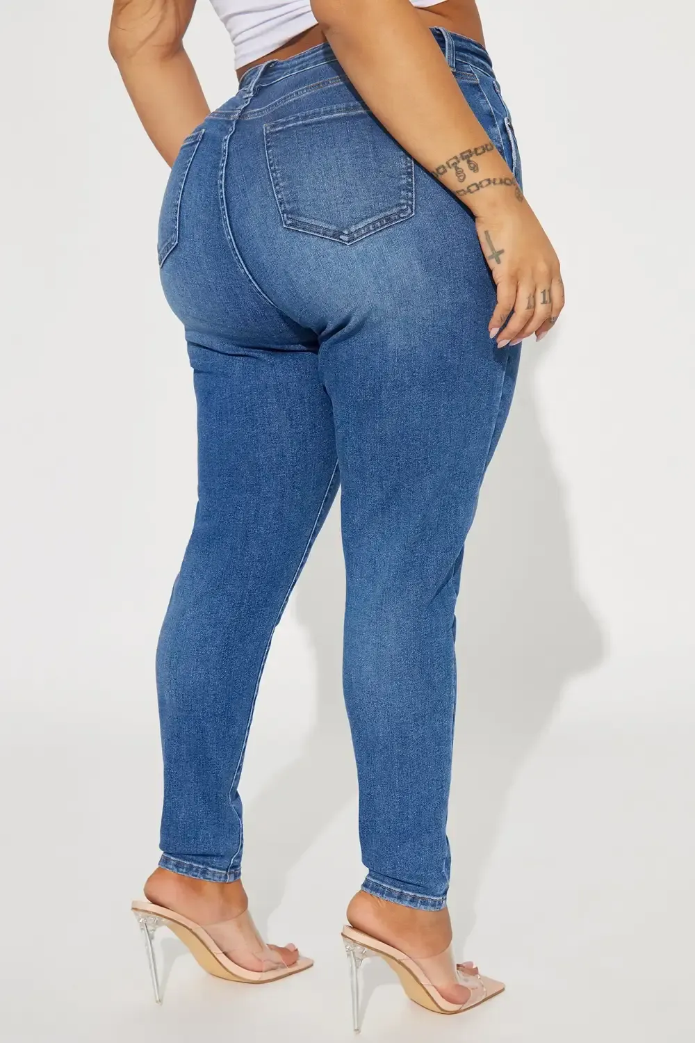 In Plain Sight Skinny Jeans - Medium Wash