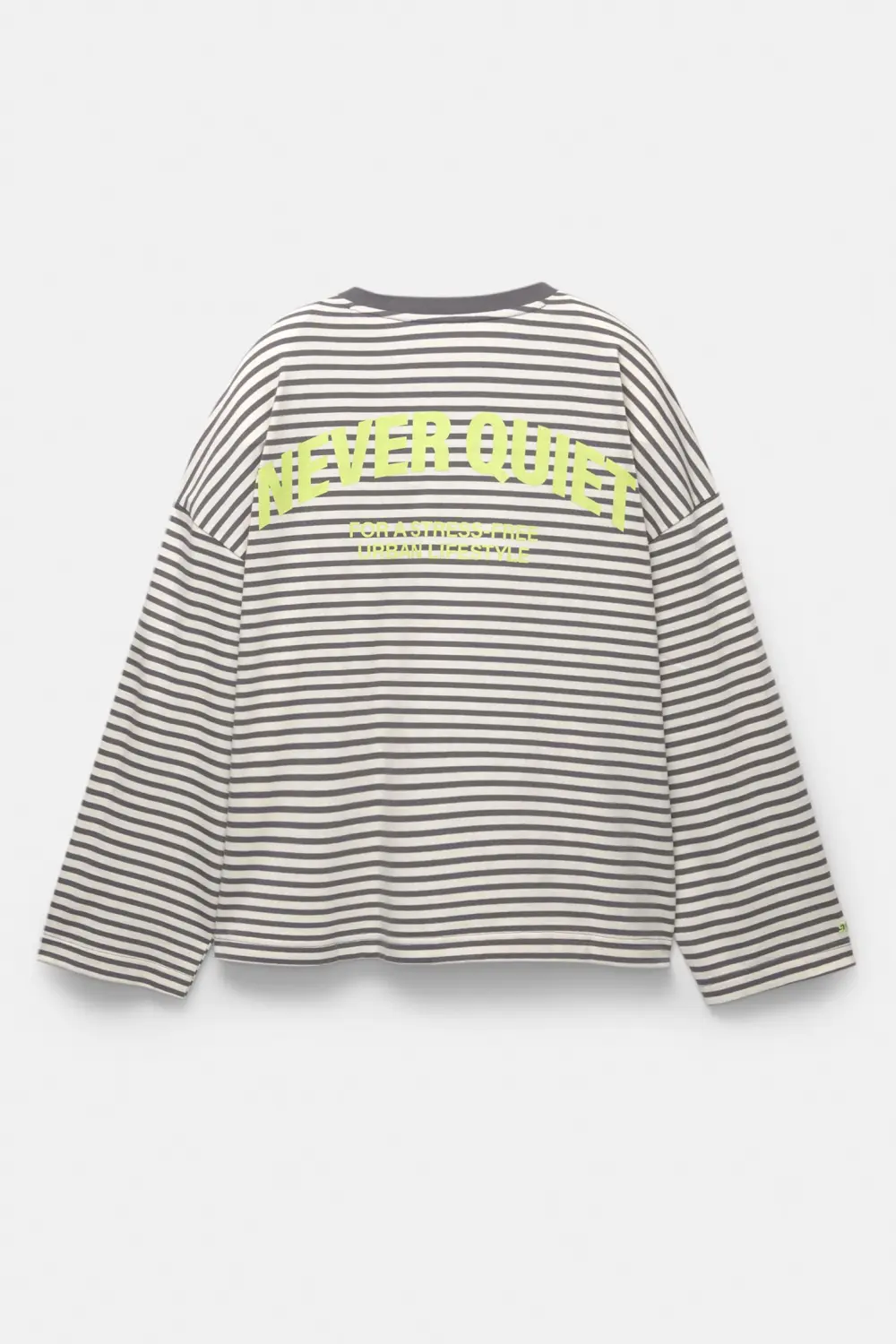 Camiseta rayas texto contraste