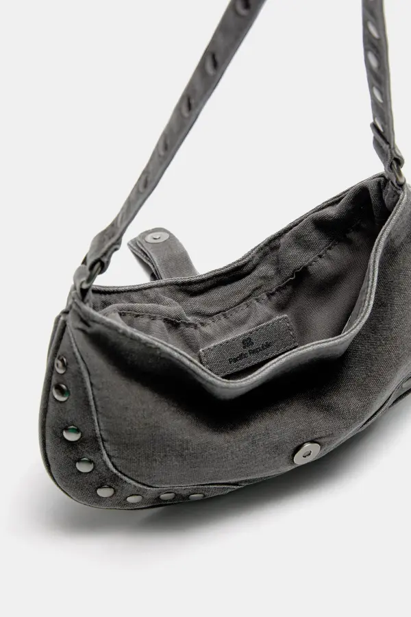 Bolso de hombro canvas tachas