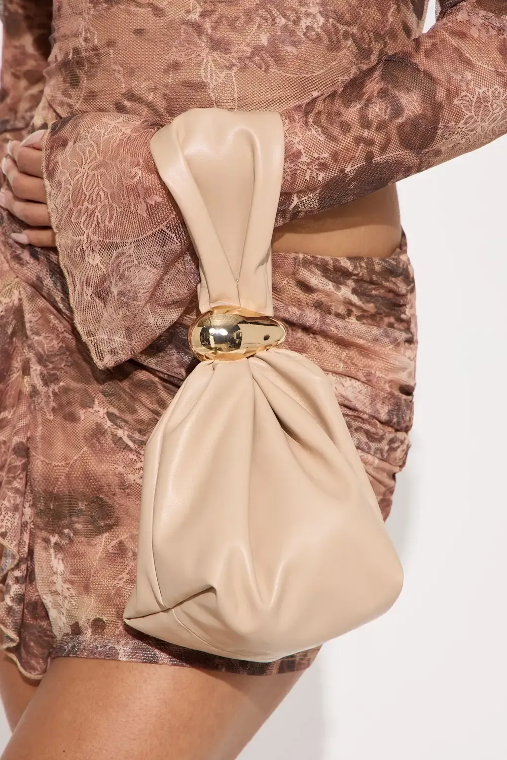 A La Mode Clutch - Nude