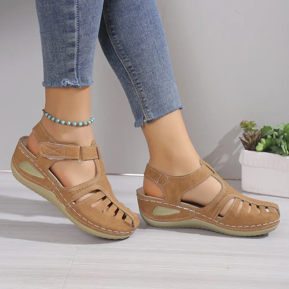 Round Toe Platform Sandals