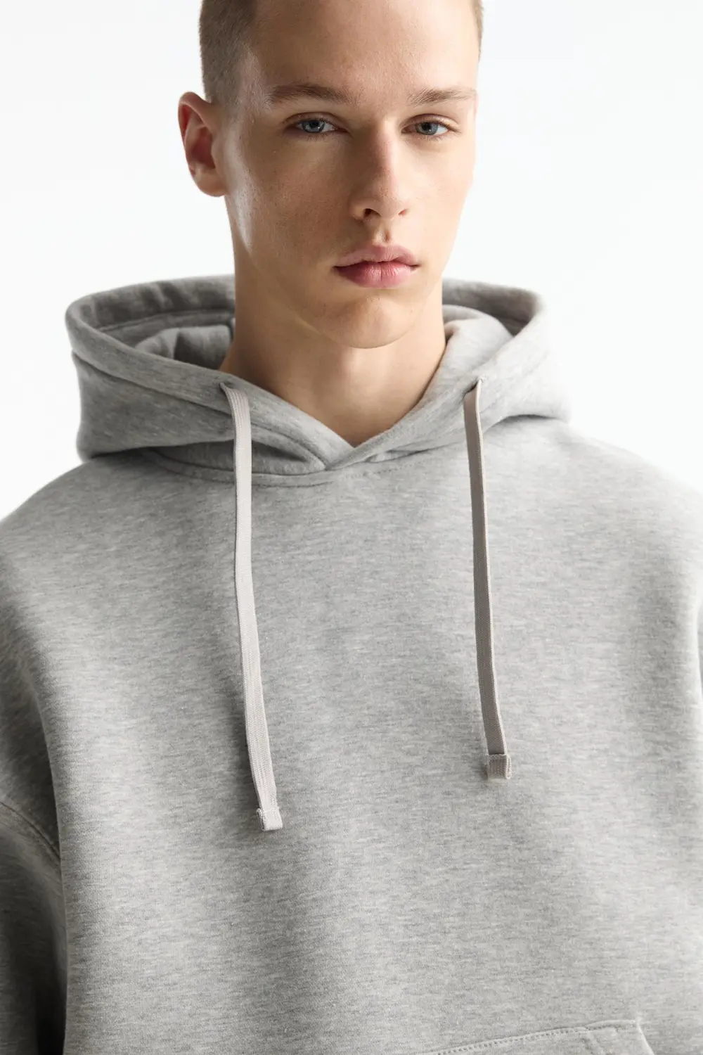 Sudadera básica capucha