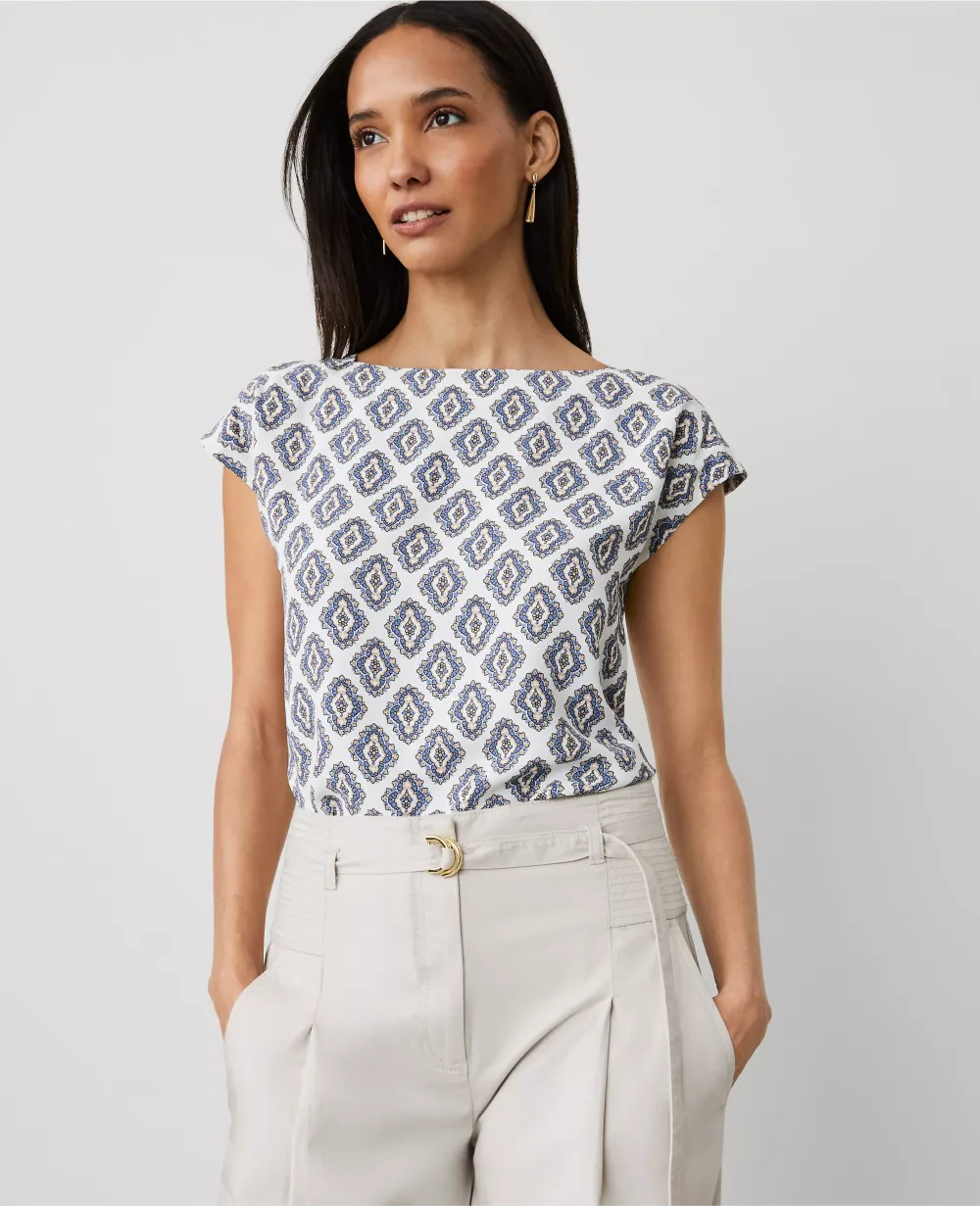 Foulard Boatneck Shirttail Blouse