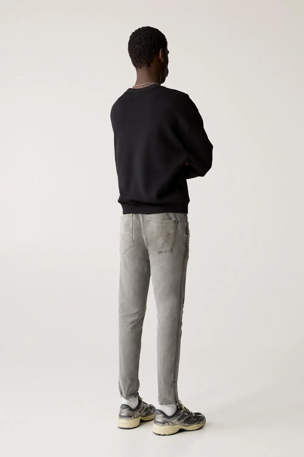 Ripped carrot fit jeans
