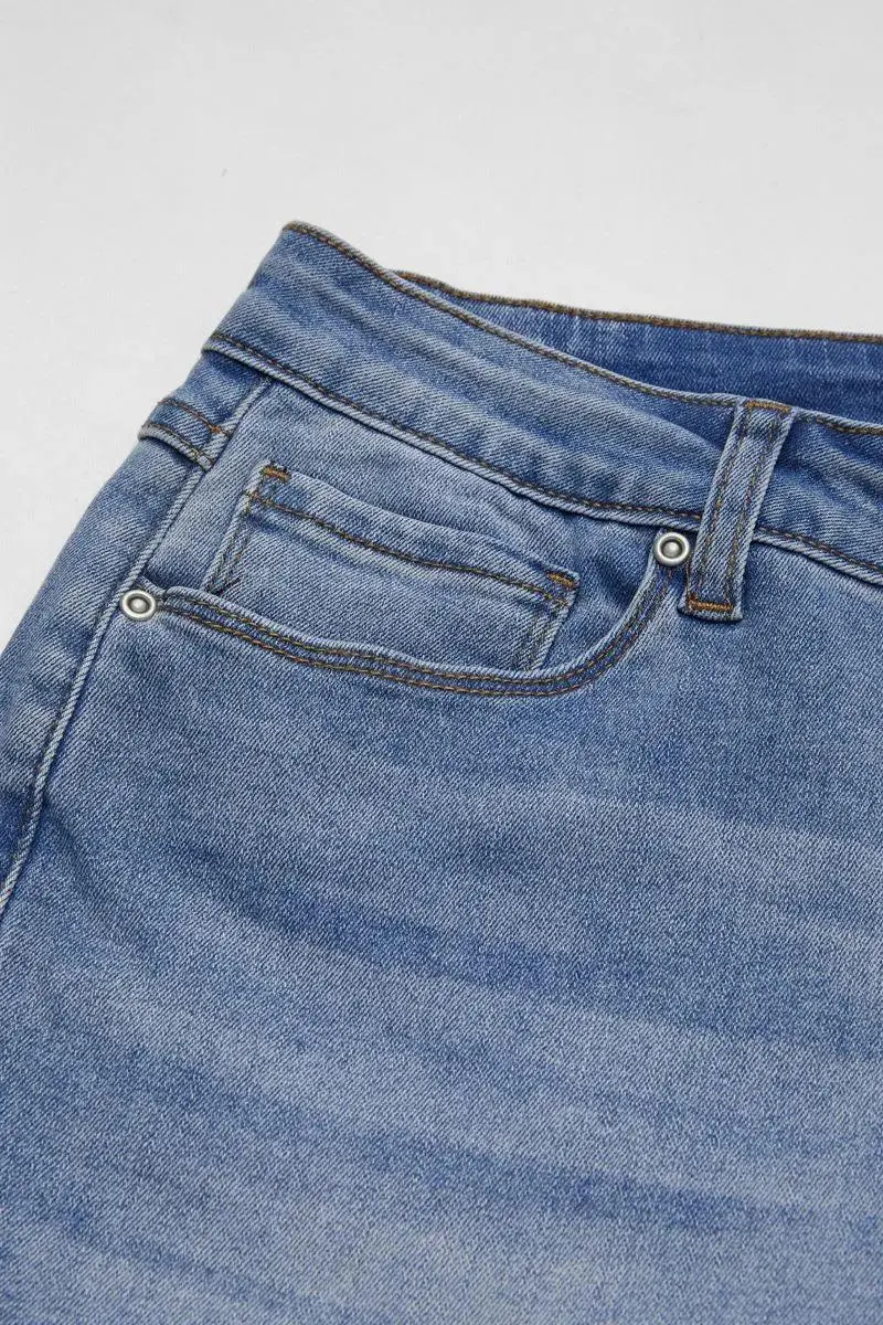 Wash Embroidery Raw Hem Mid Rise Crop Jeans