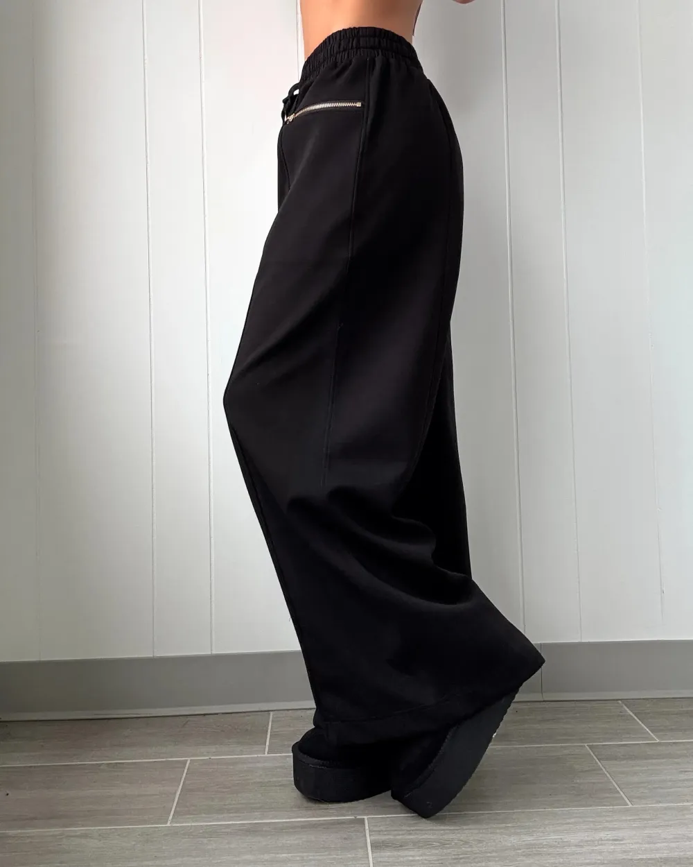 Regular Sweatpants - Black