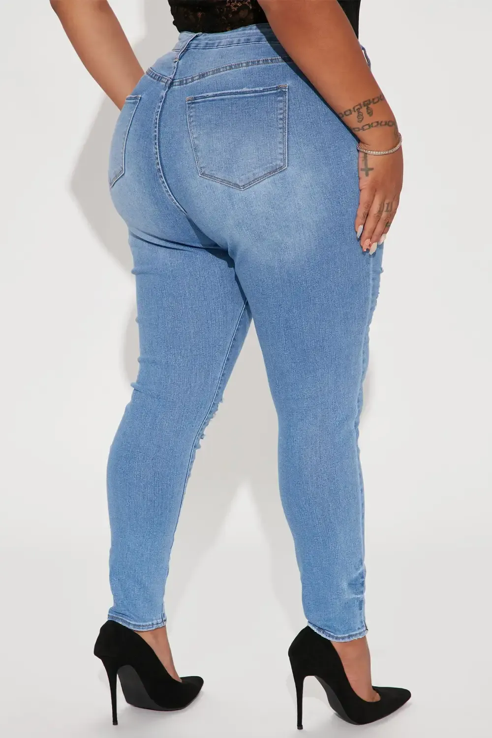 Sneaking Out Stretch Skinny Jeans - Medium Wash