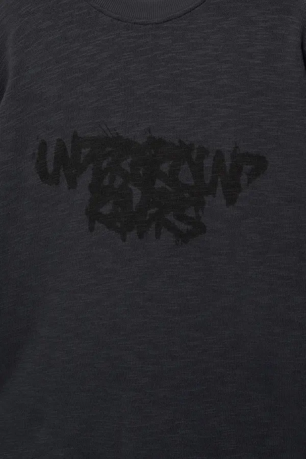 Short sleeve graffiti T-shirt