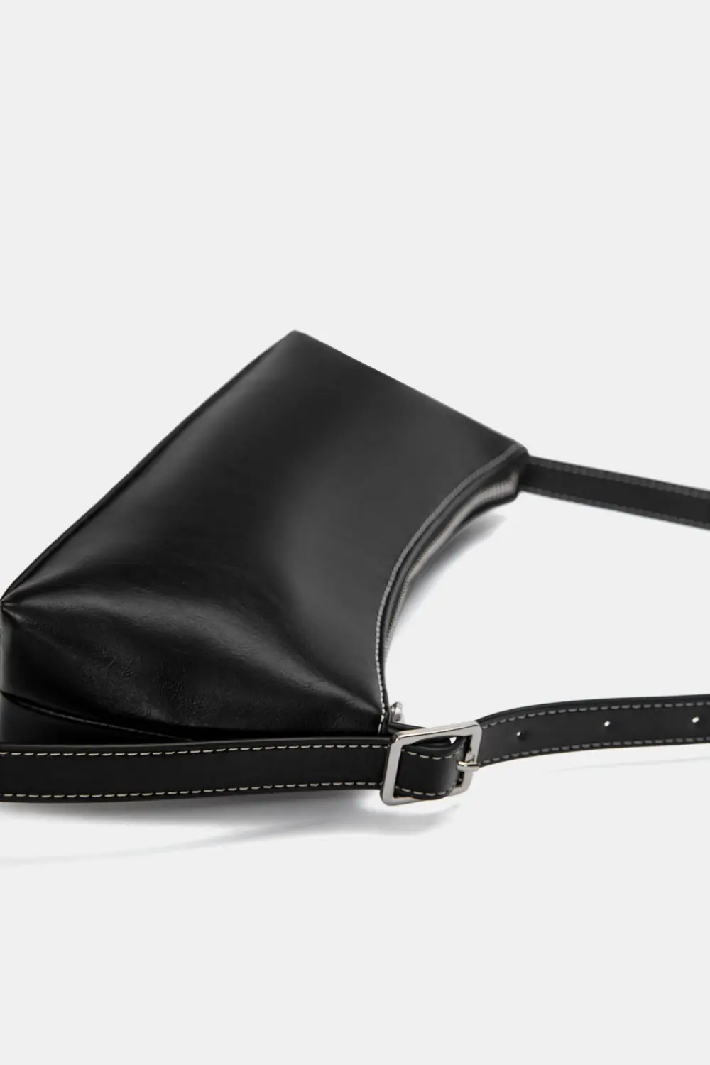 Bolso de hombro alargado pespuntes