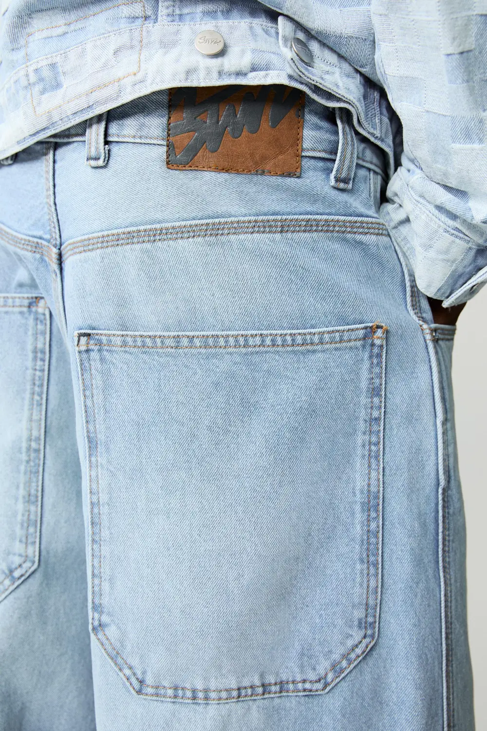 Super baggy carpenter jeans with turn-up hems