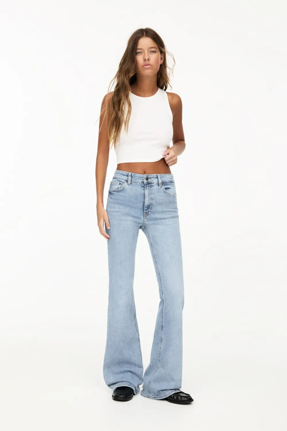 Jeans flare tiro alto