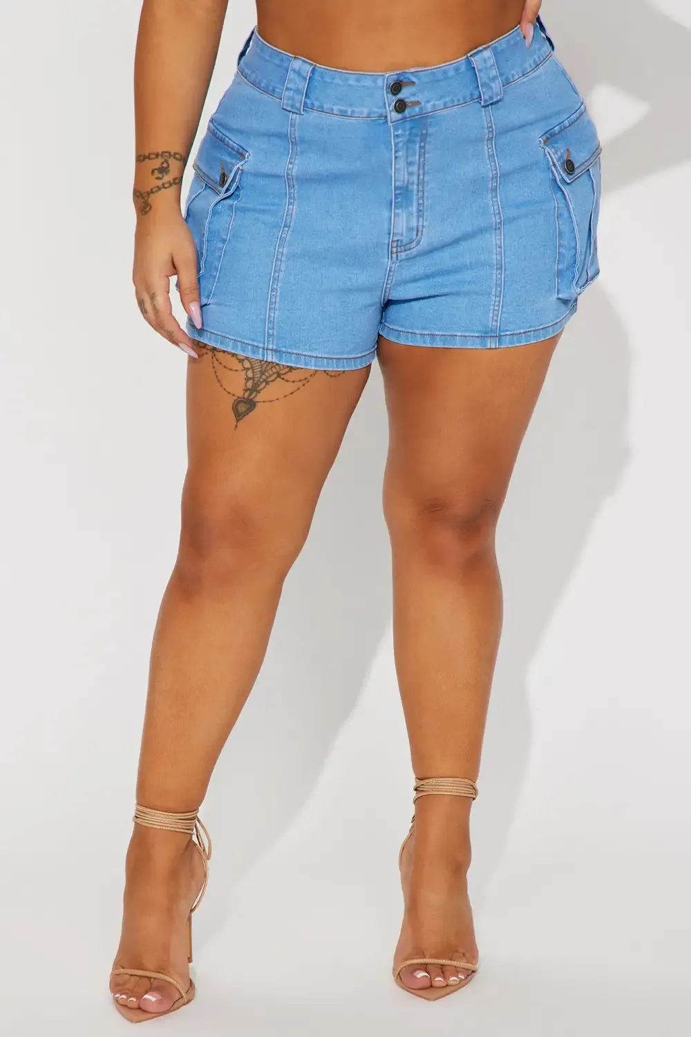 Main Character Stretch Cargo Denim Shorts - Light Wash