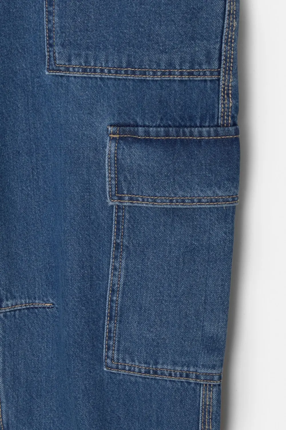 Straight-leg cargo jeans