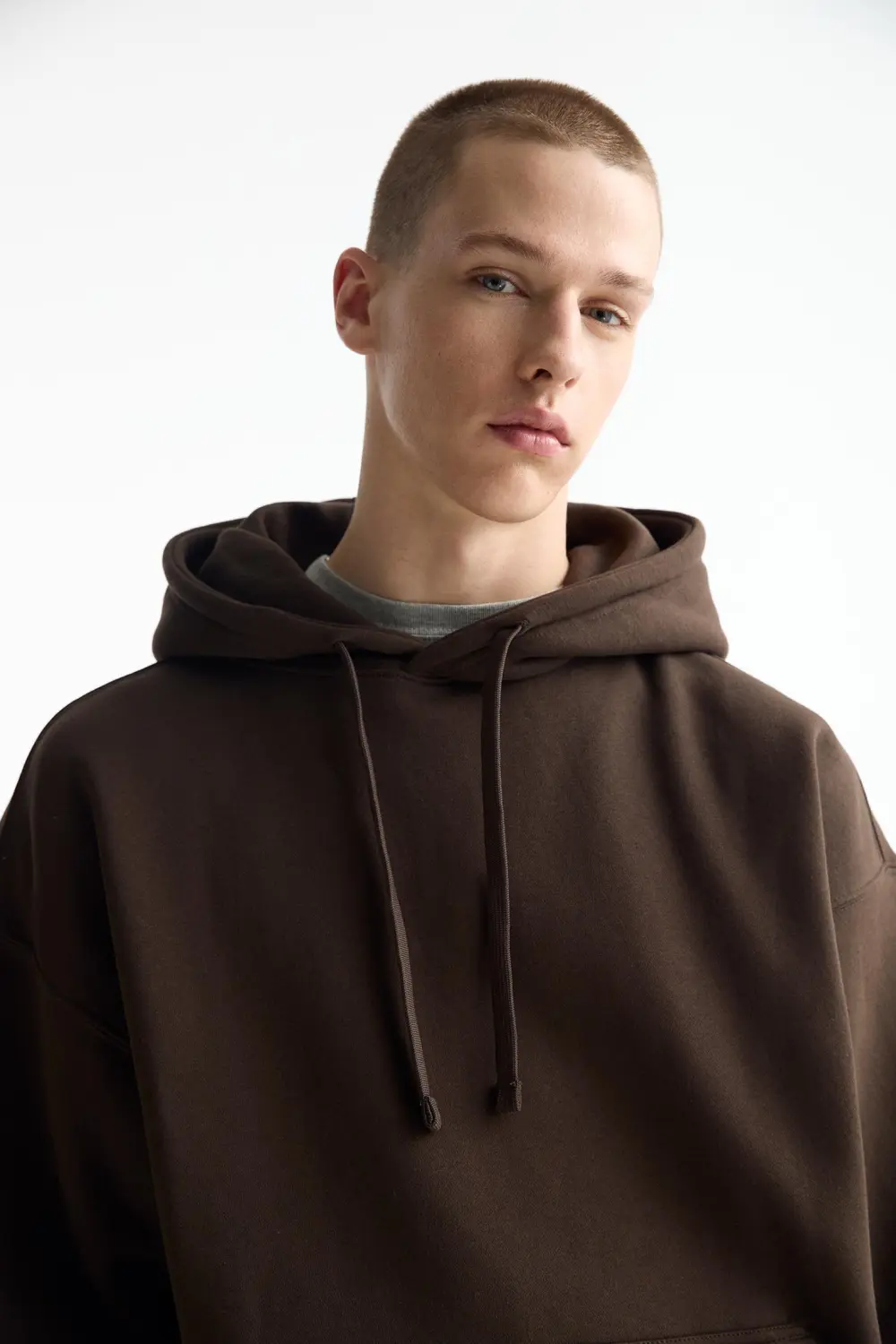 Sudadera básica capucha