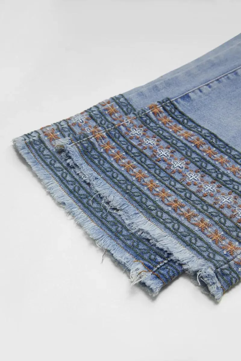 Wash Embroidery Raw Hem Mid Rise Crop Jeans