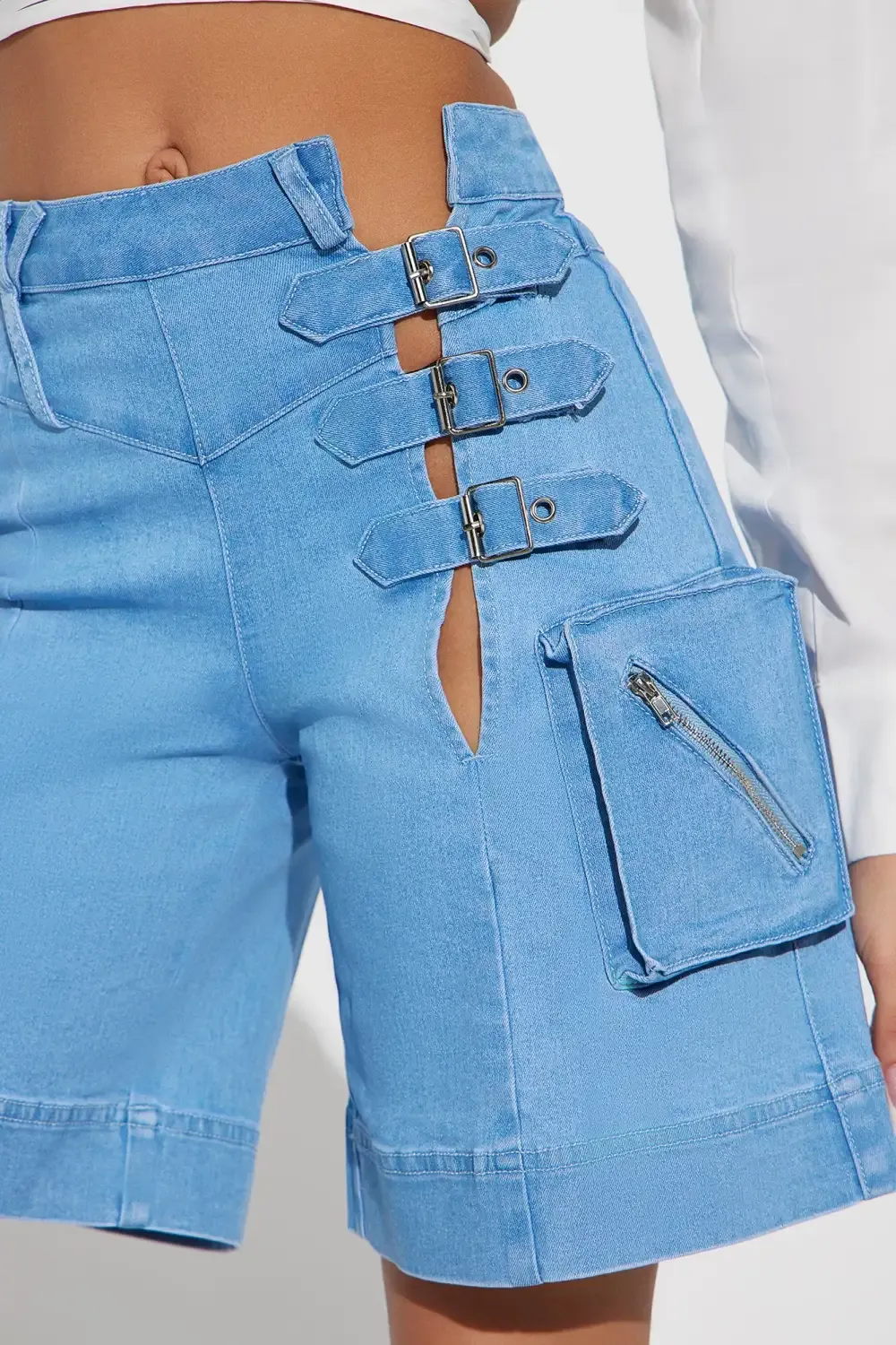Game Player Stretch Cargo Denim  Shorts - Light Wash