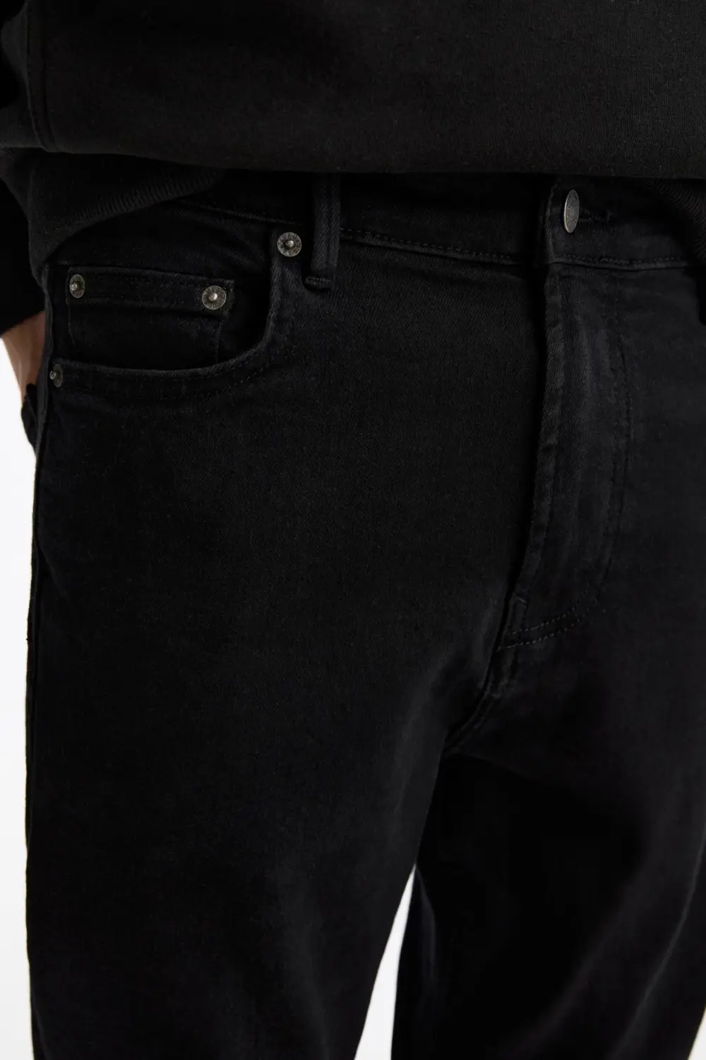 Washed carrot-fit jeans