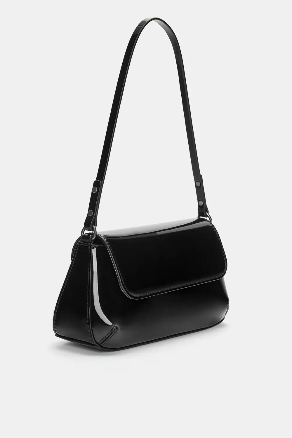 Bolso de hombro charol