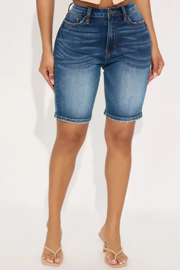 On The List Deluxe Stretch Bermuda Shorts - Dark Wash
