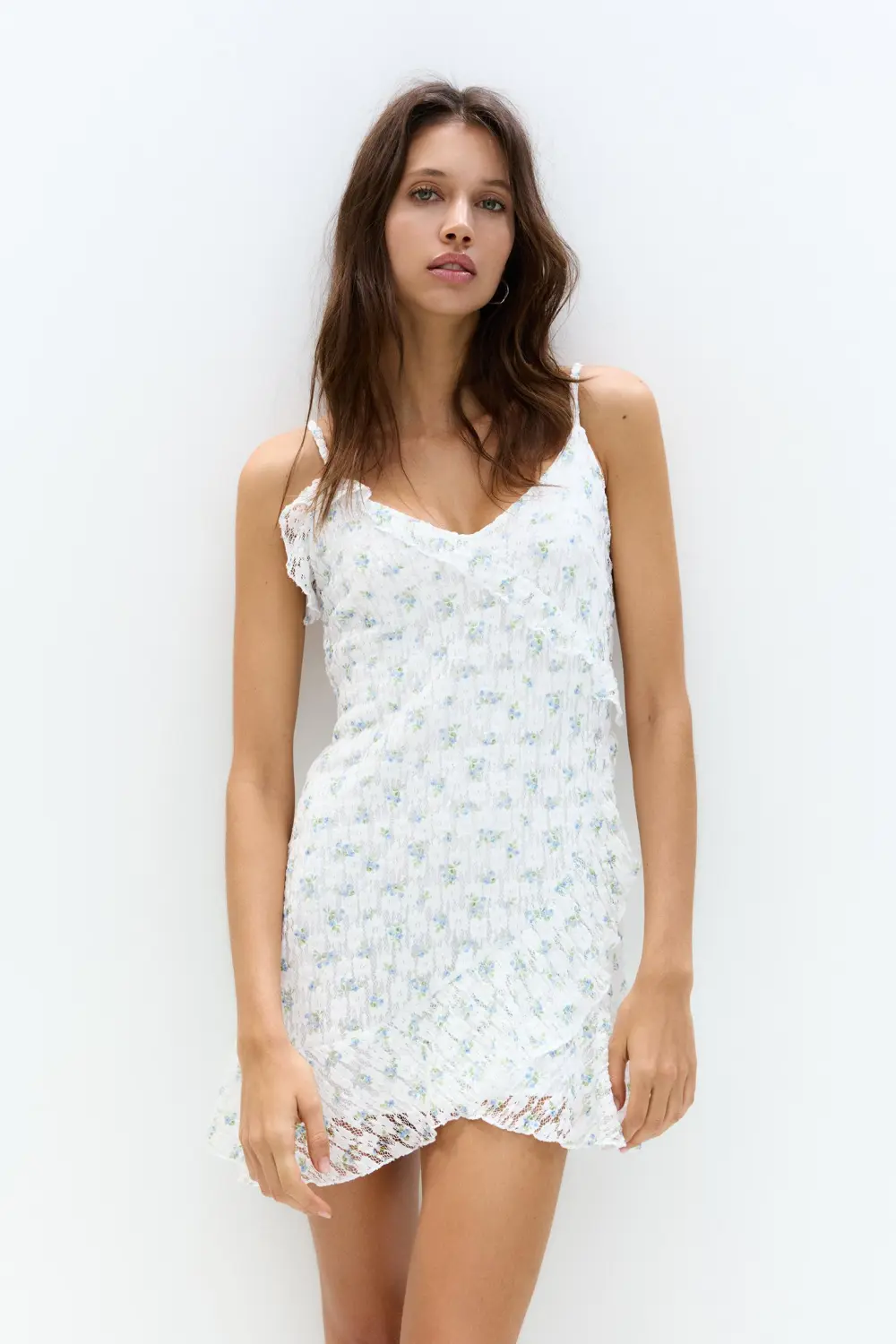 Vestido corto flores encaje