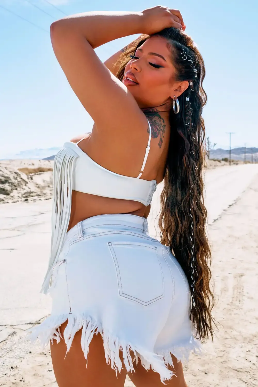 Winding Up Low Stretch Cut Off Denim Shorts - Ivory