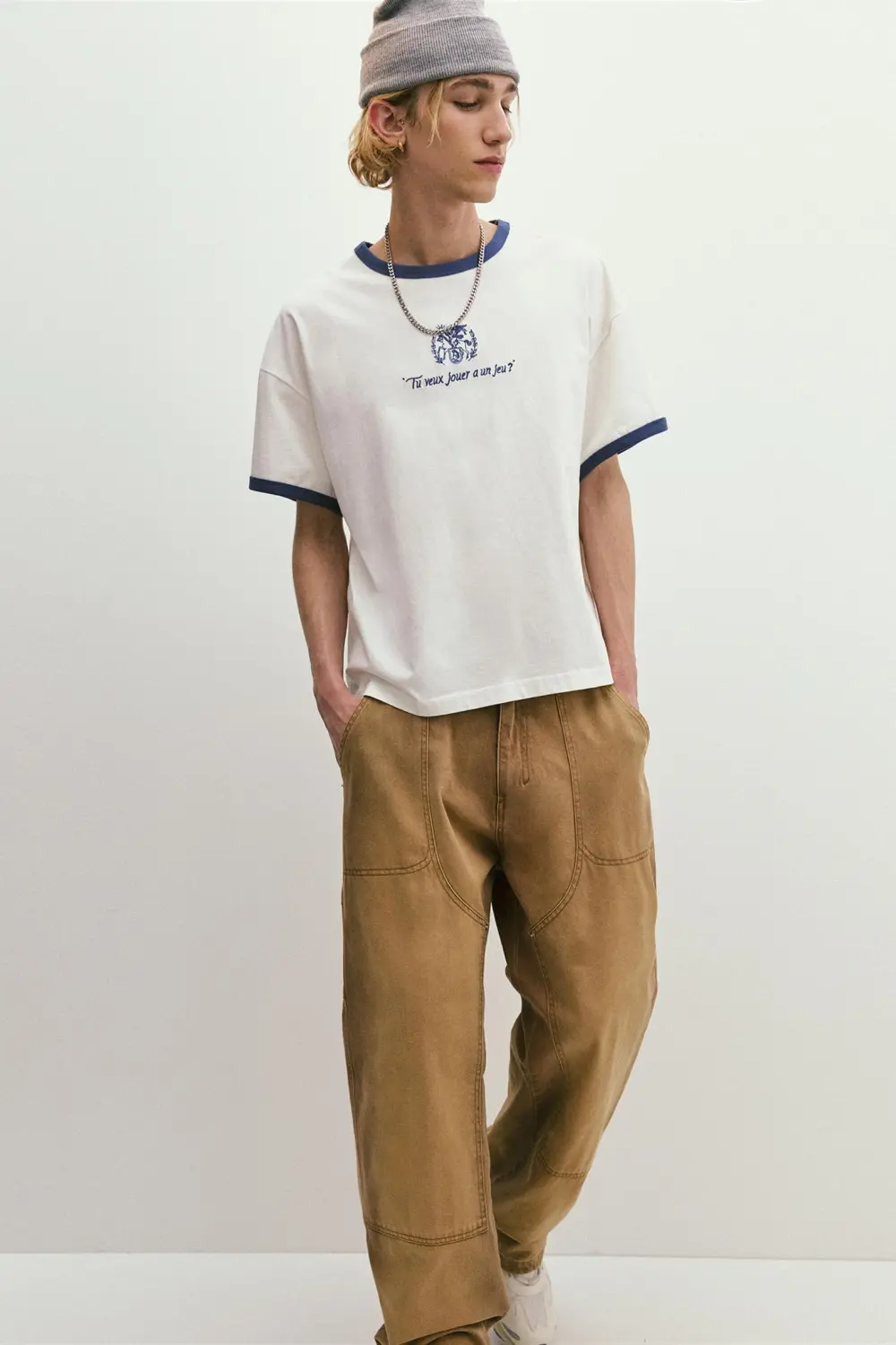 Contrast embroidered T-shirt