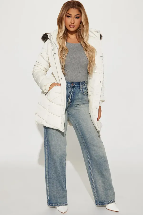 Hugs In The Snow Long Puffer Jacket - White