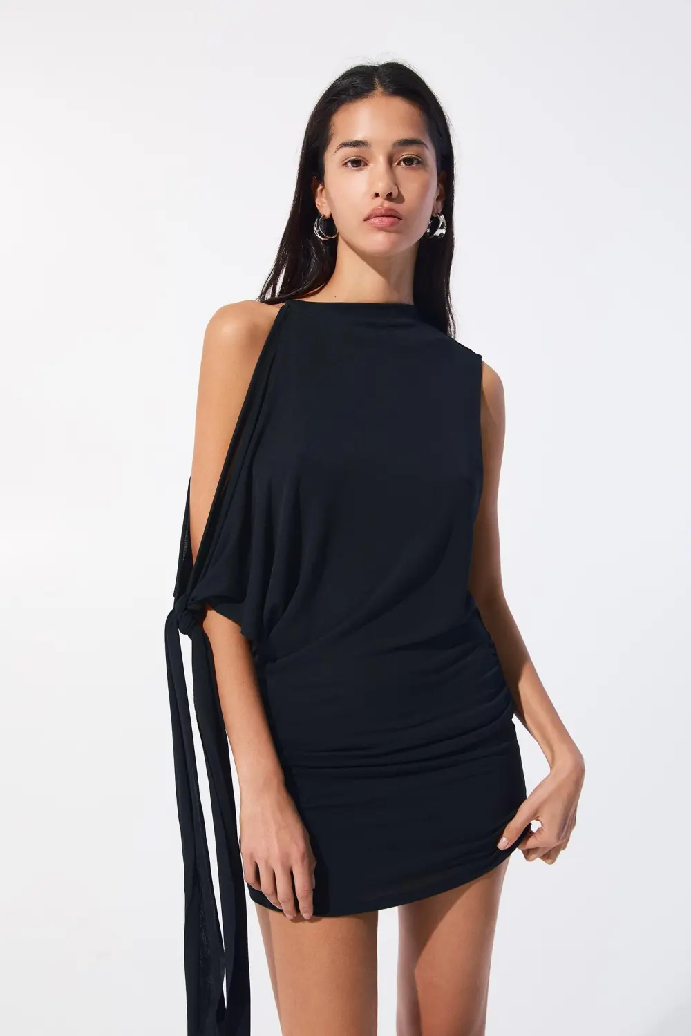 Vestido corto detalle nudo