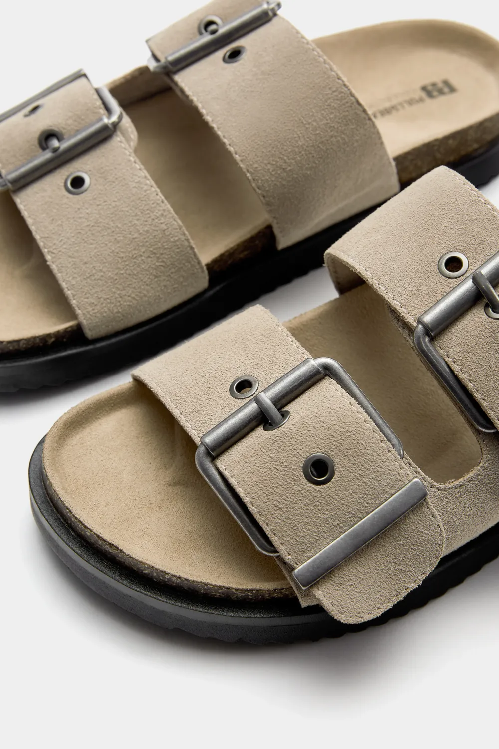 Sandalias planas serraje hebillas