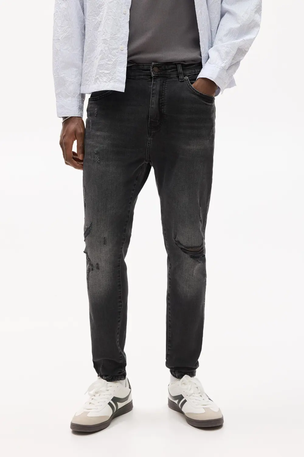 Ripped carrot fit jeans