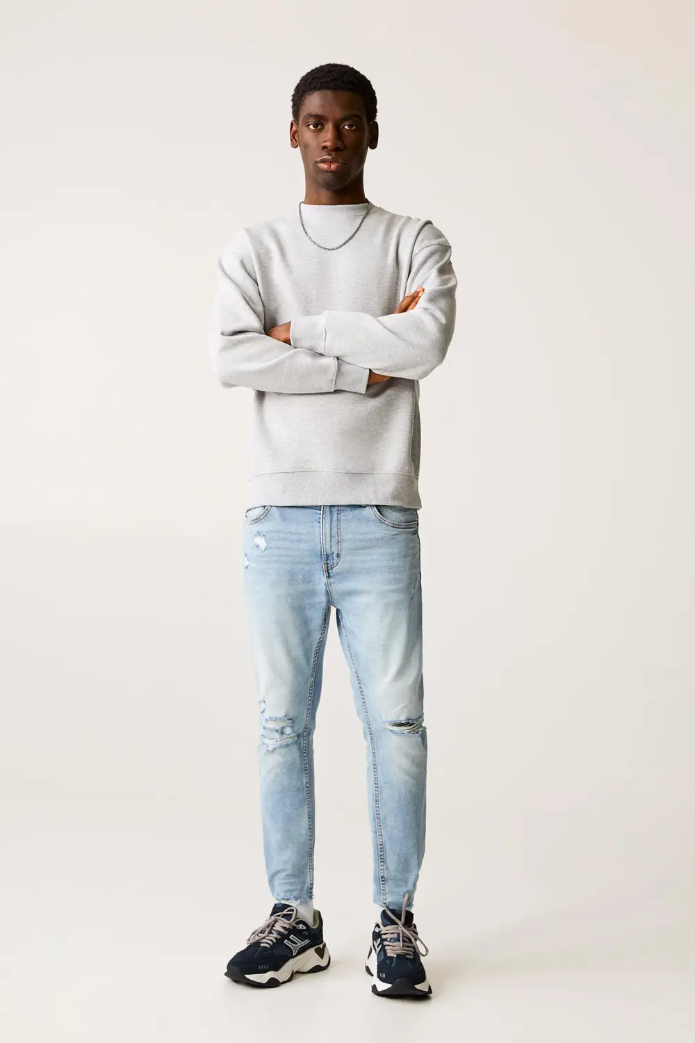 Ripped carrot fit jeans