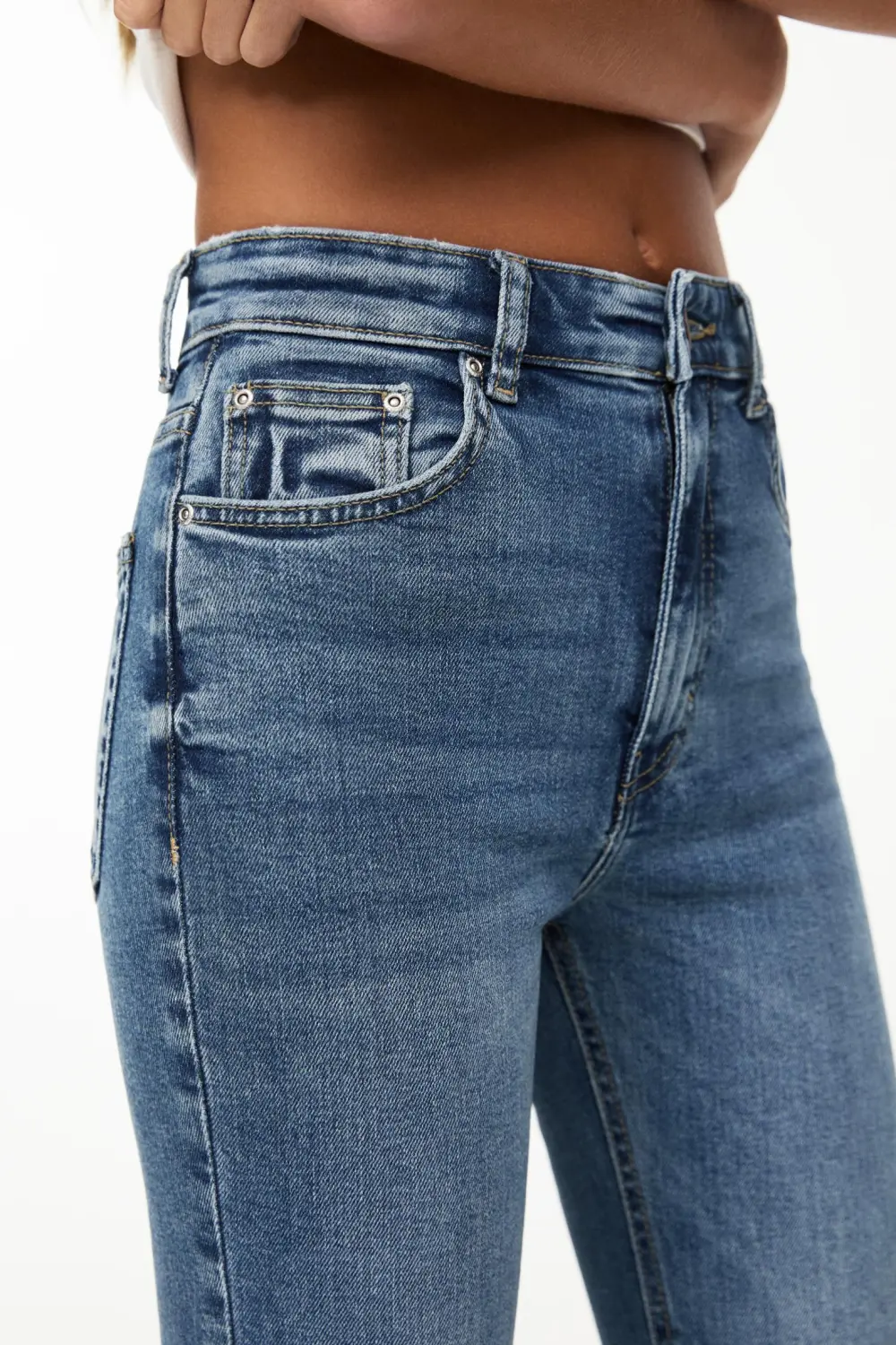 Jeans flare tiro alto