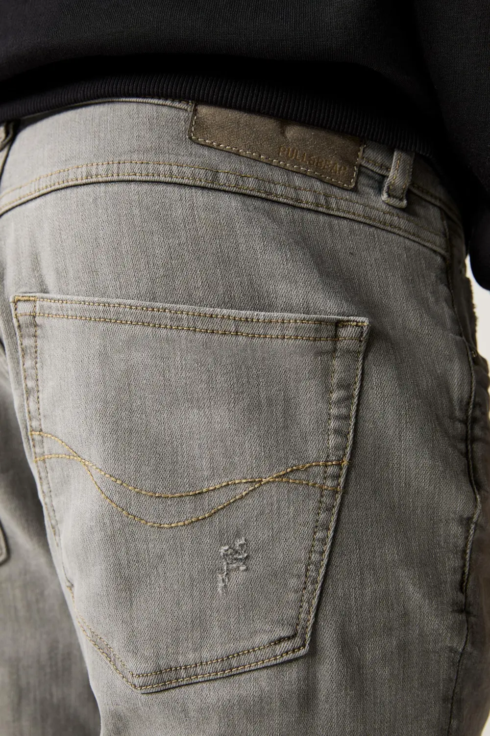 Ripped carrot fit jeans