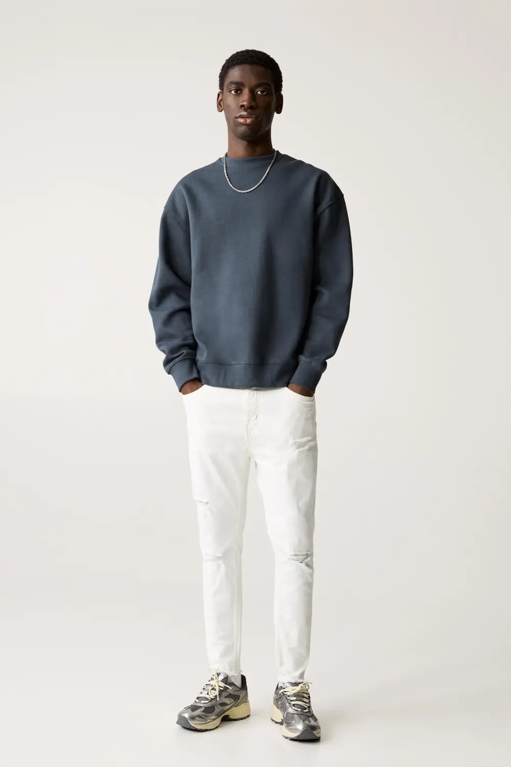 Ripped carrot fit jeans