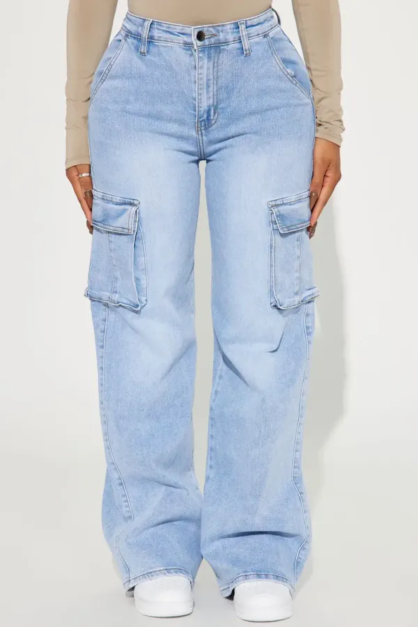 Not That Serious Stretch Cargo Jeans - Light Wash