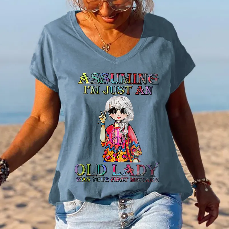 Assuming I'm Just An Old Lady Chic Girl Graphic Tees