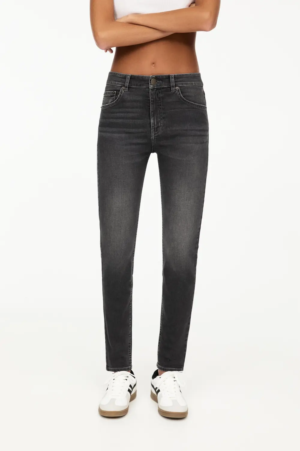 Jeans skinny tiro medio