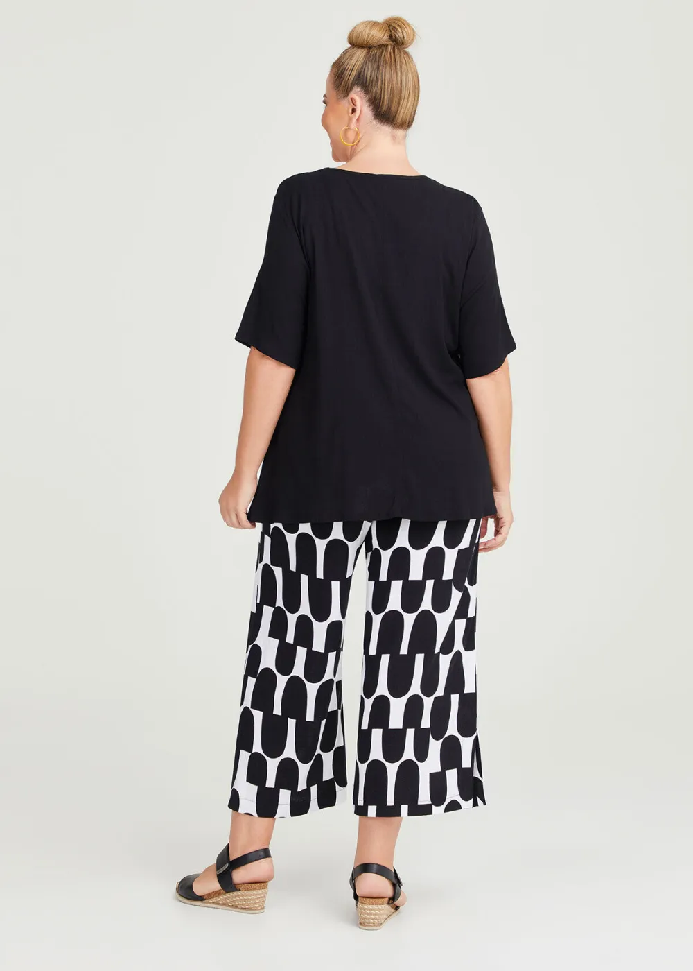 Pin Detail Natural Top
