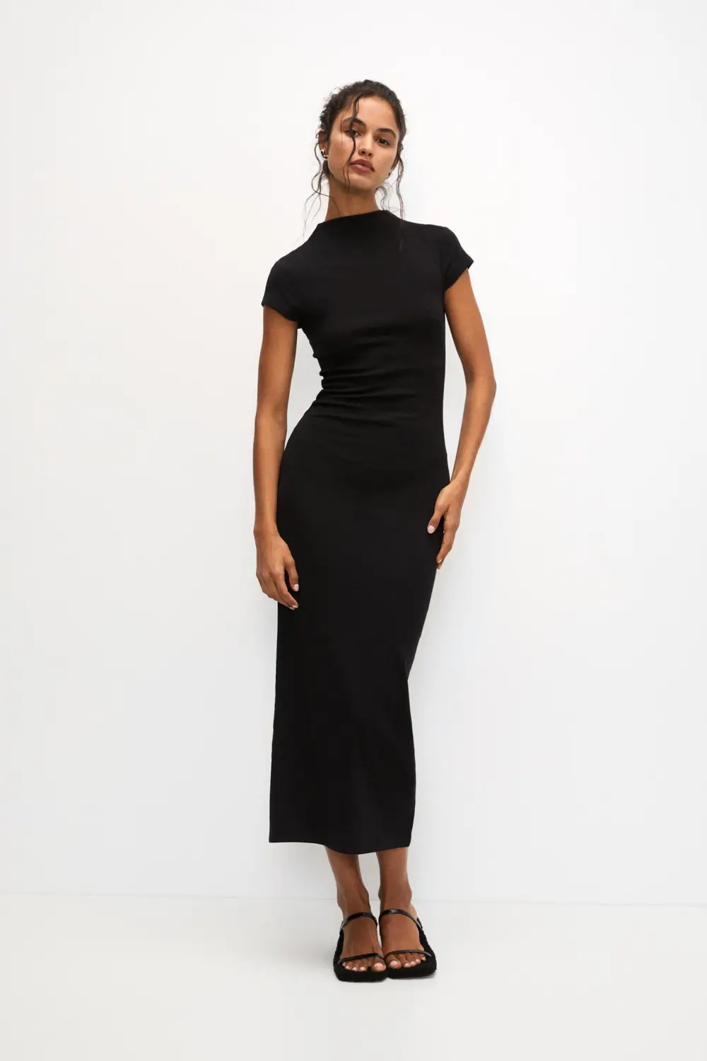 Vestido midi cuello perkins