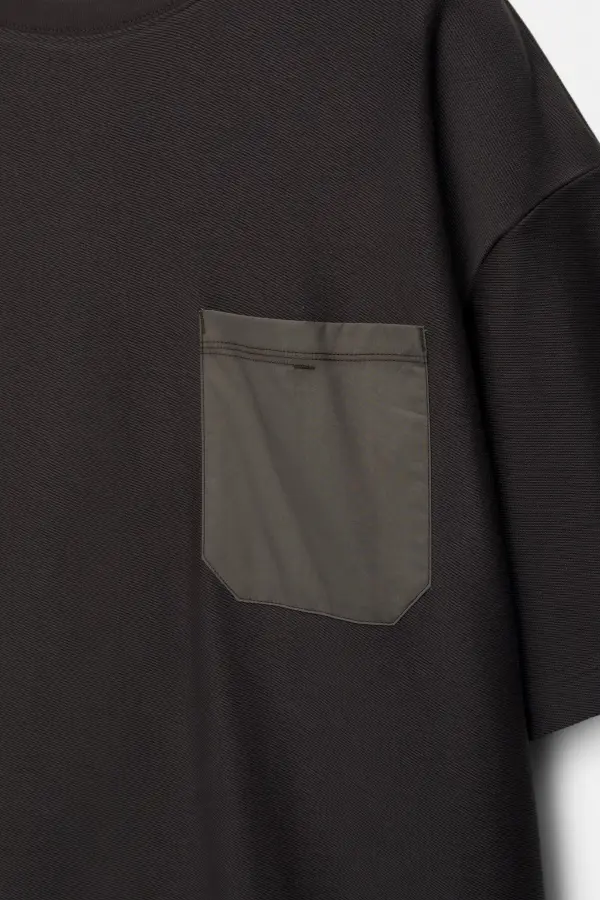 Short sleeve sweatshirt with pocket