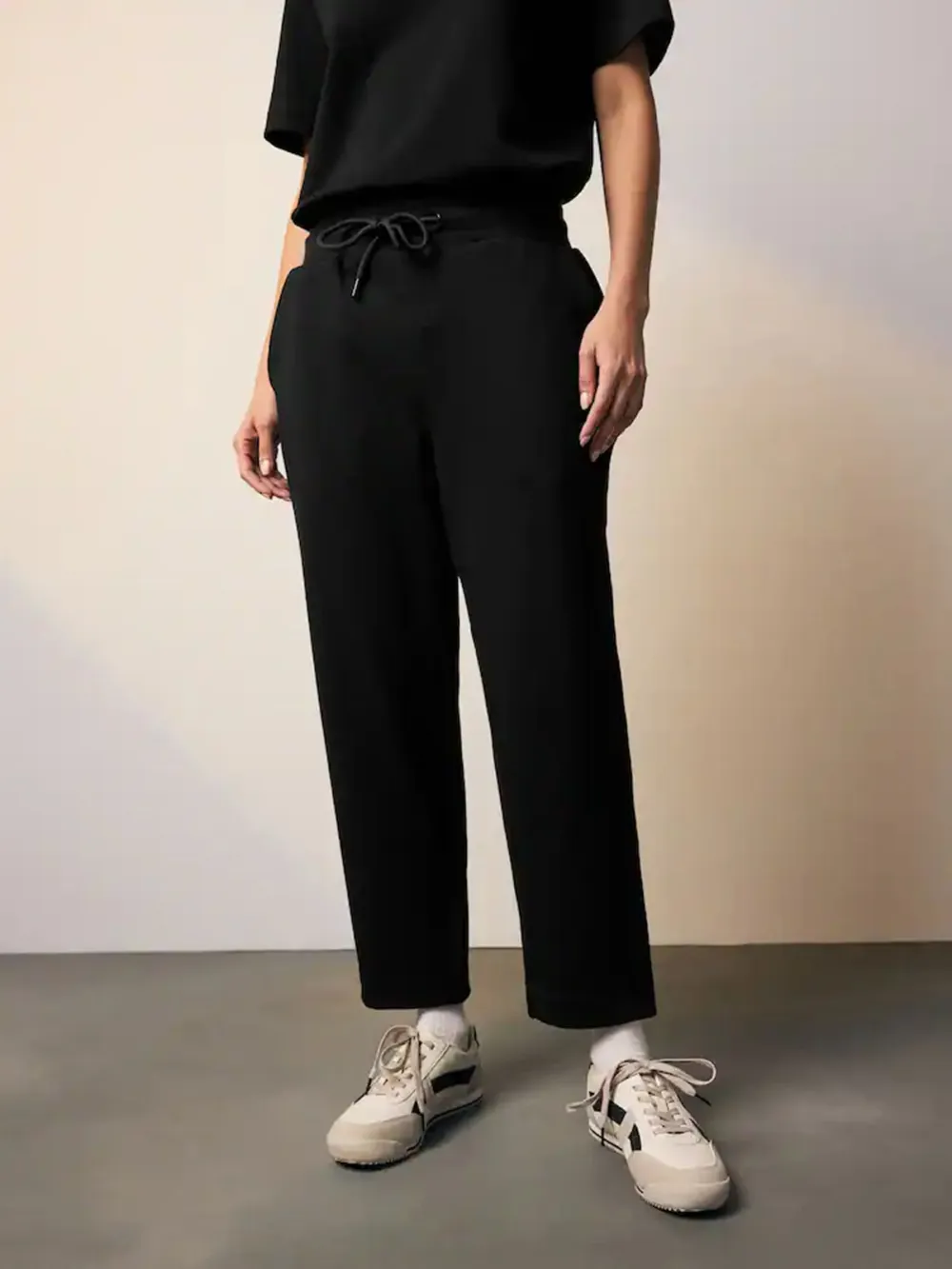 Black High-End Tapered Knitted Joggers