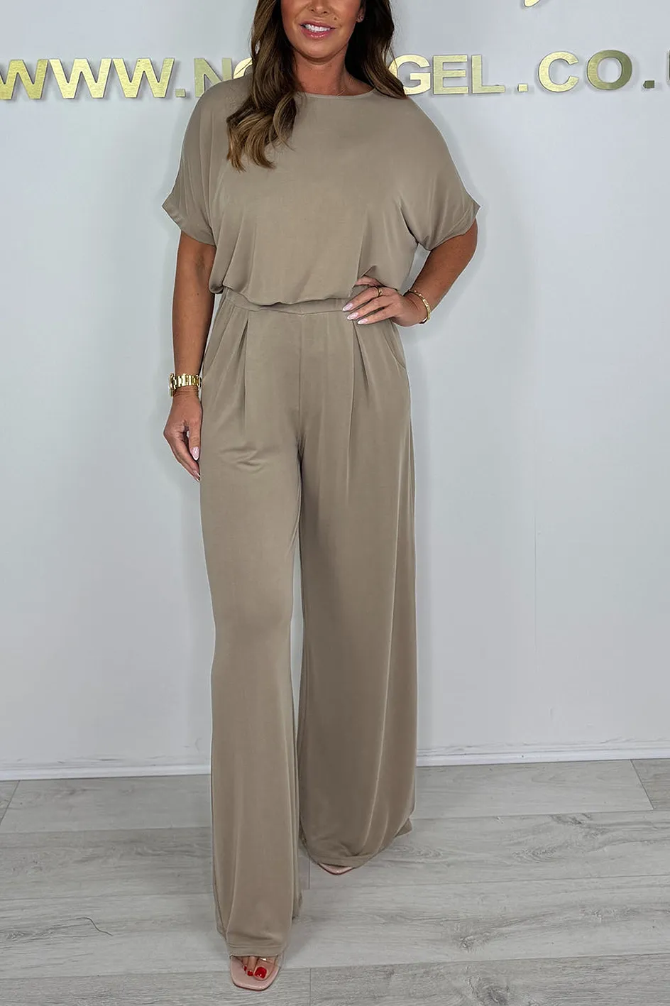 Women'S Solid Color Casual Short-Sleeved Top And Pants Two-Piece Set