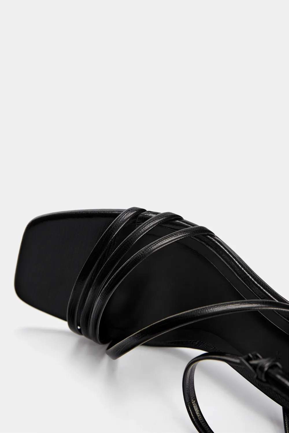 Sandalias tacón tiras
