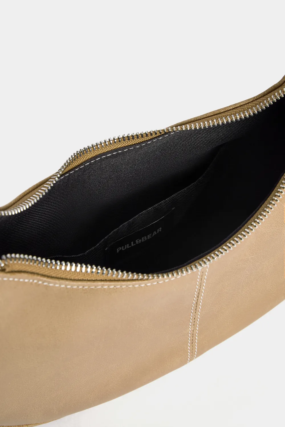 Bolso de hombro desgastado